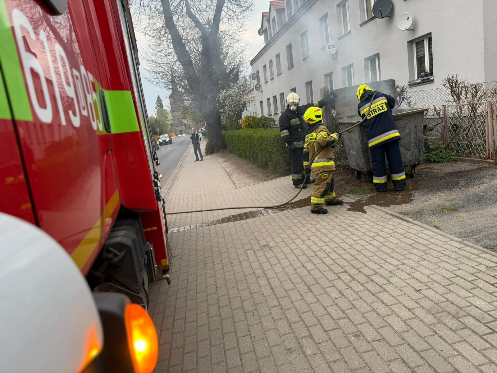Pożar kontenera na śmieci - OSP Swieriawa